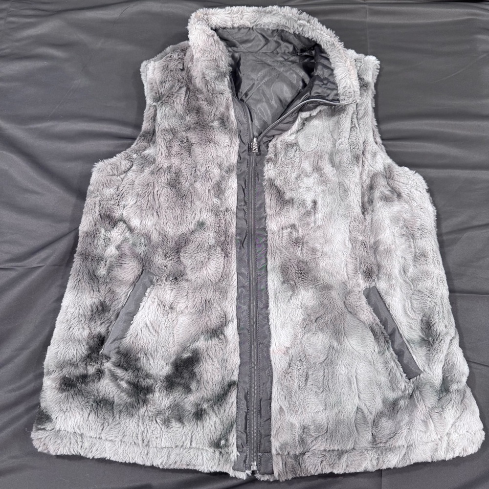 Faux fur reversible vest size large
